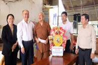 Phó Chủ tịch UBND tỉnh Trương Công Thái thăm gia đình thương binh tại xã Krông Pắc và xã Ea Phê