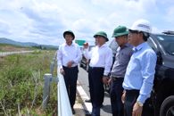 Phó Chủ tịch UBND tỉnh Trương Công Thái kiểm tra tiến độ thi công Nút giao CT.02 thuộc Dự án thành phần 3 cao tốc Khánh Hòa - Buôn Ma Thuột