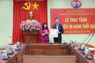 Lễ trao tặng Huy hiệu 30 năm tuổi Đảng cho Phó Bí thư Tỉnh ủy, Bí thư Đảng ủy, Chủ tịch UBND tỉnh Đắk Lắk Tạ Anh Tuấn