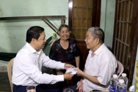 Lãnh đạo tỉnh thăm, tặng quà gia đình chính sách nhân kỷ niệm 51 năm Ngày Giải phóng Phú Yên