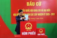 Ủy viên Ban Chấp hành Trung ương Đảng, Bí thư Tỉnh ủy Đắk Lắk Lương Nguyễn Minh Triết tham gia bầu cử tại khu vực bỏ phiếu số 24